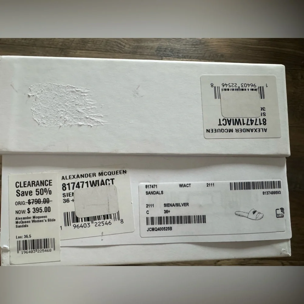 Alexander McQueen T-Bar slip-on slides. Size 36.5
Cognac. New in box  AUTHENTIC - Picture 10 of 10